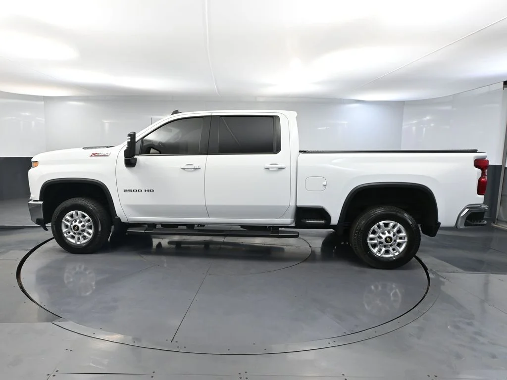 Used 2022  Chevrolet LT image 11