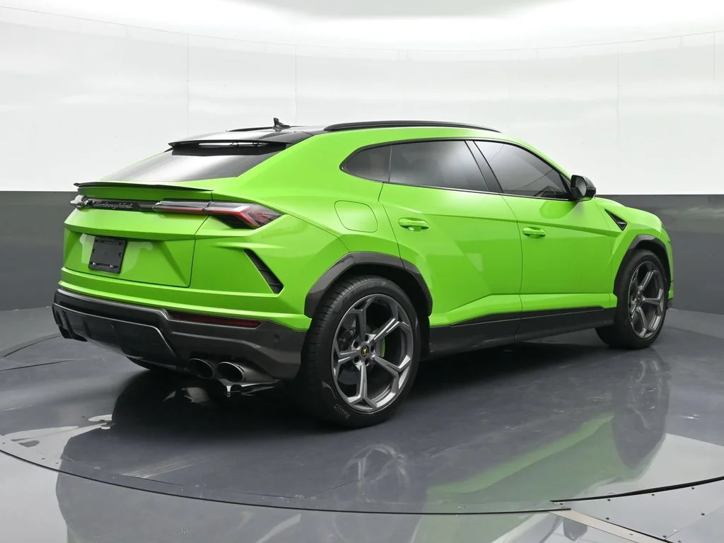 Used 2022 Green Lamborghini  image 14