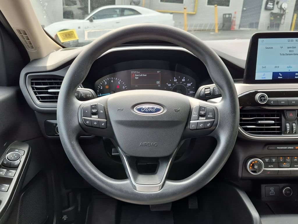 Used 2020 Green Ford SE image 12