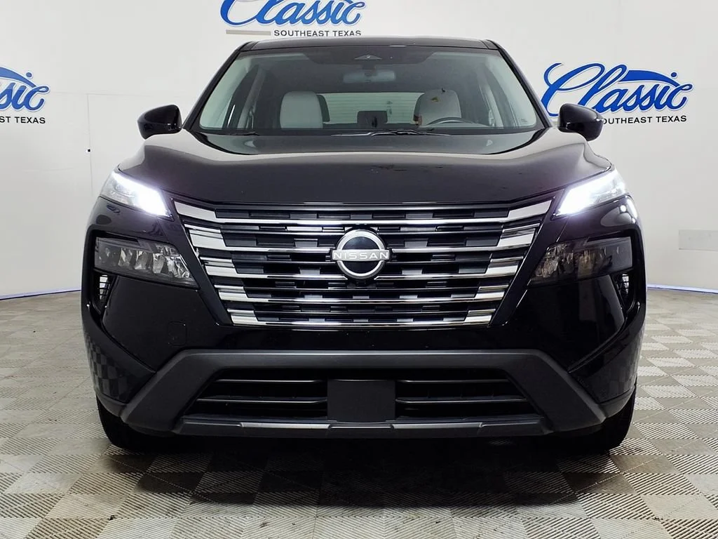 Used 2025 Super Black Nissan SV image 3