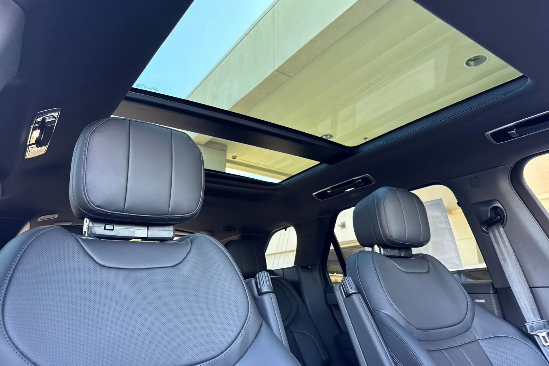 New 2026 Carpathian Grey Land Rover Dynamic SE image 19
