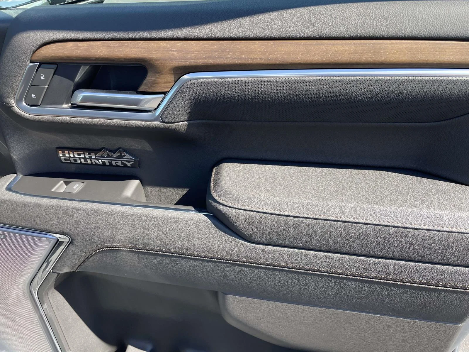 New 2026 Sterling Gray Metallic Chevrolet High Country image 8
