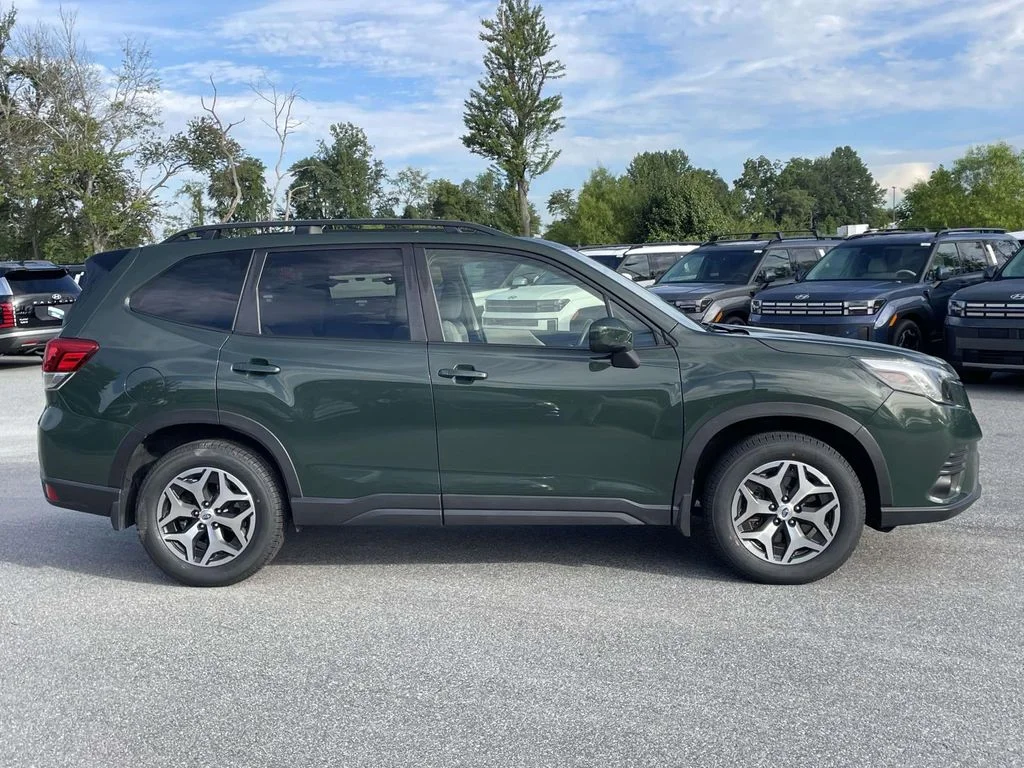 Used 2024 Cascade Green Silica Subaru Premium image 30