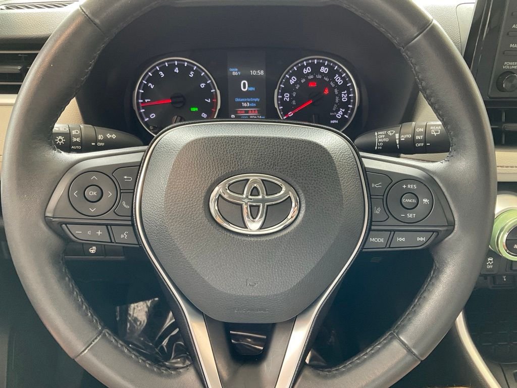 Used 2021 White Toyota XLE image 10