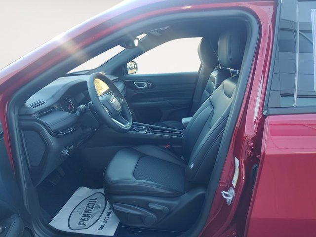 New 2026 Red Hot Pearlcoat Jeep Latitude Altitude image 9