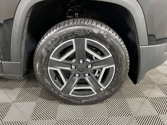 New 2026 Diamond Black Crystal Pearl-Coat Exterior Paint Jeep Laredo image 5