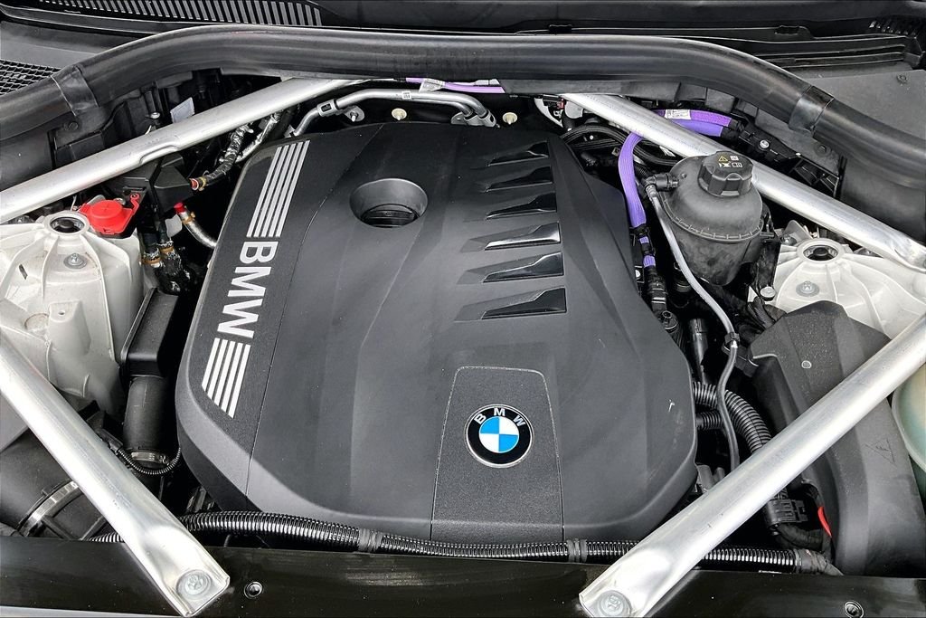 Certified Used 2025 White BMW sDrive40i image 31