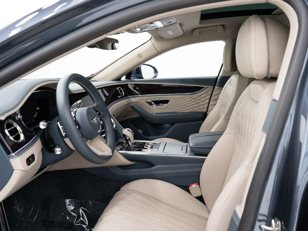 Certified Used 2026 Thunder Bentley Azure image 15