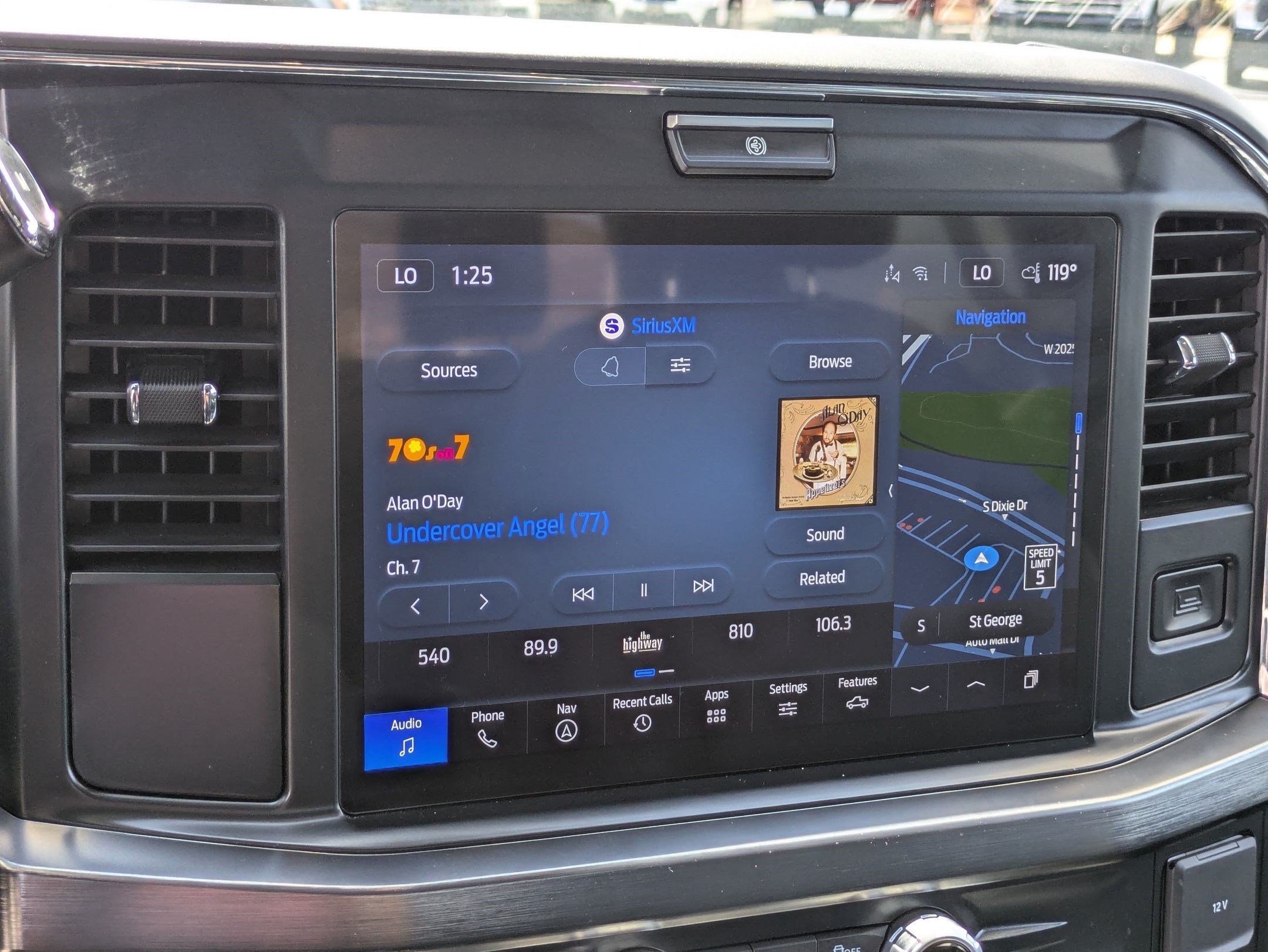 Certified Used 2025 Black Metallic Ford LARIAT image 21