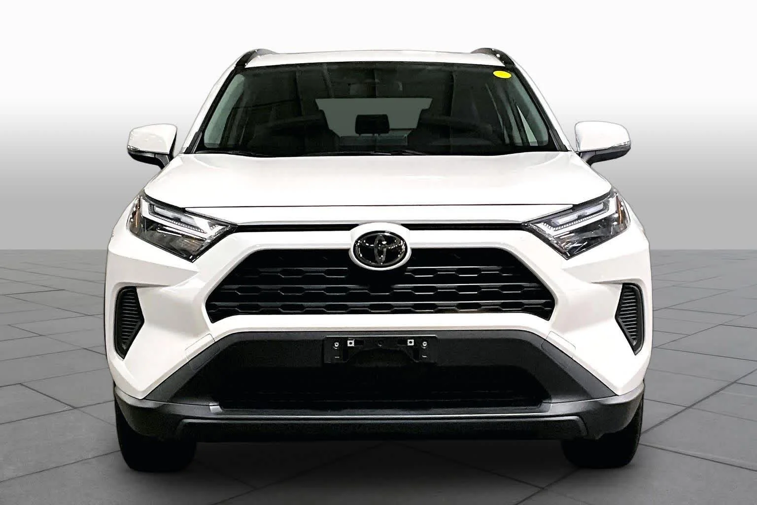 Used 2025 Ice Cap Toyota Hybrid XLE image 4