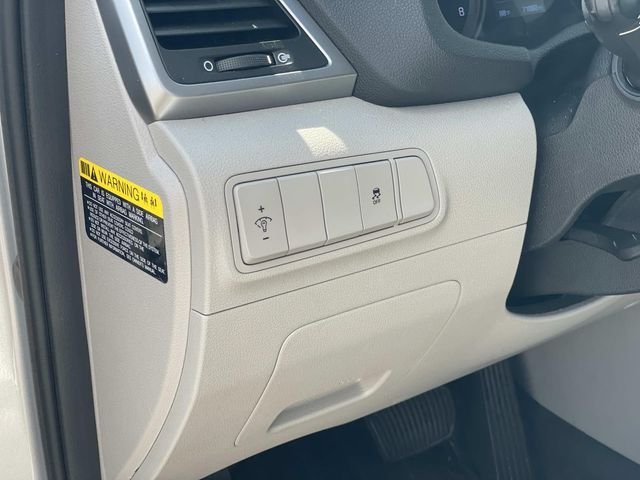 Used 2018 Silver Hyundai SEL image 19