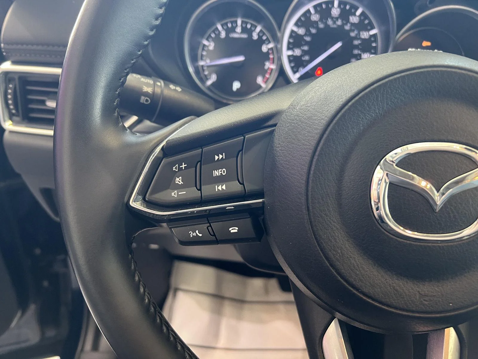 Used 2021  Mazda Touring image 33