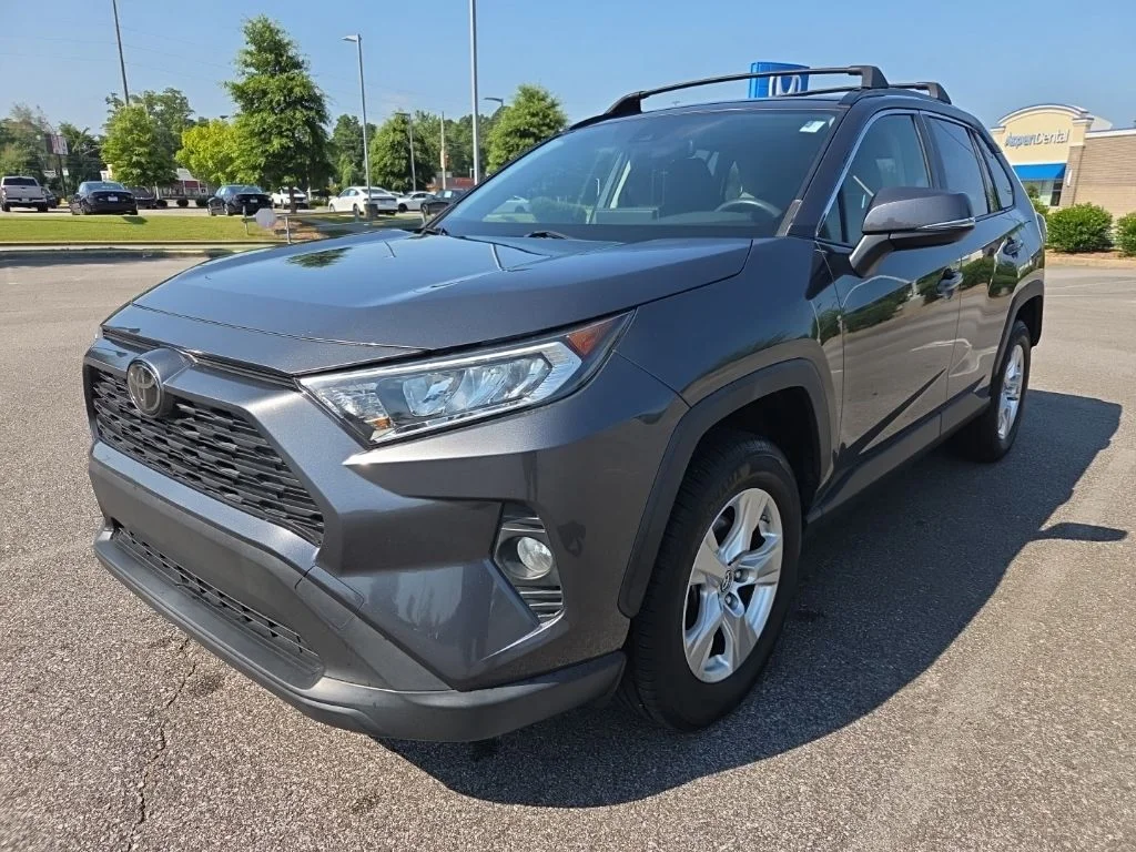 Used 2019 Gray Toyota XLE image 5