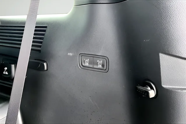 Used 2025 Silver Hyundai Calligraphy image 23