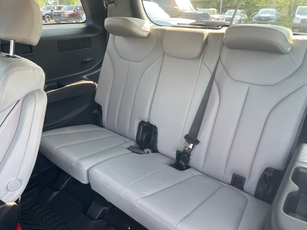 Used 2023 Black Hyundai SEL image 24