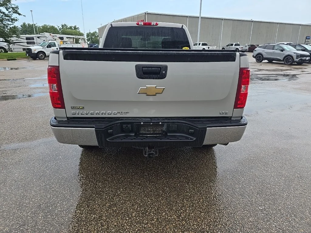 Used 2009 Silver Chevrolet LTZ image 6