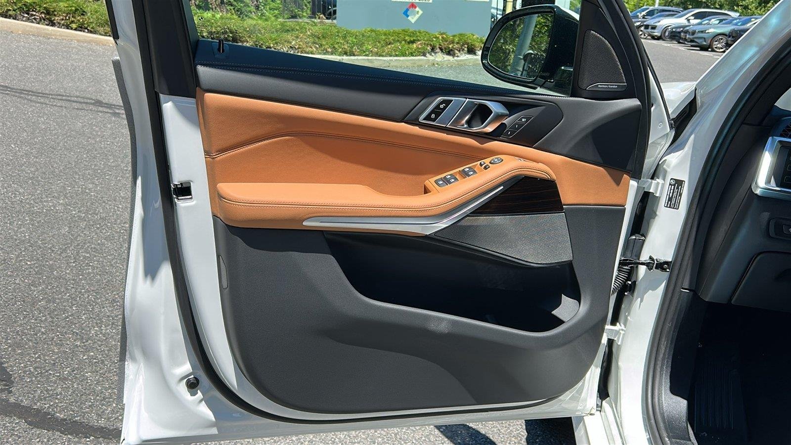 New 2026 Alpine White BMW xDrive40i image 9
