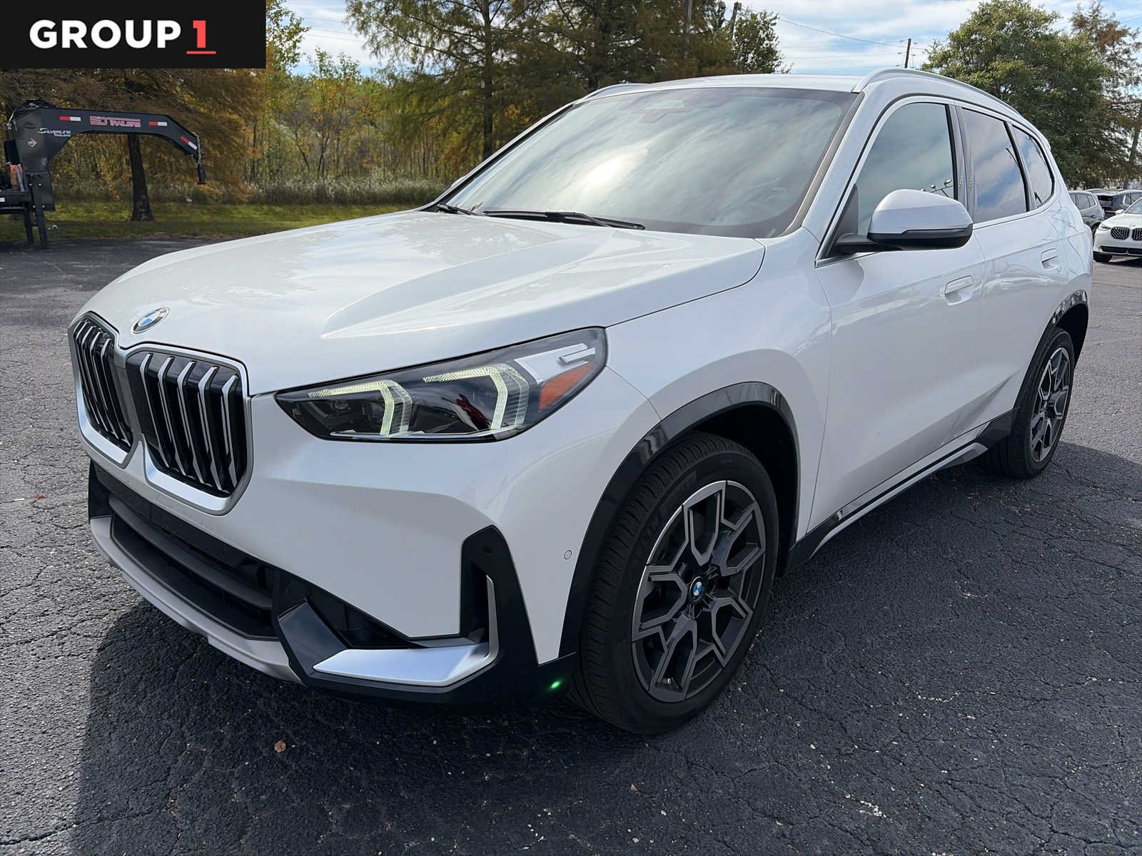 Used 2023 Mineral White Metallic BMW xDrive28i image 1