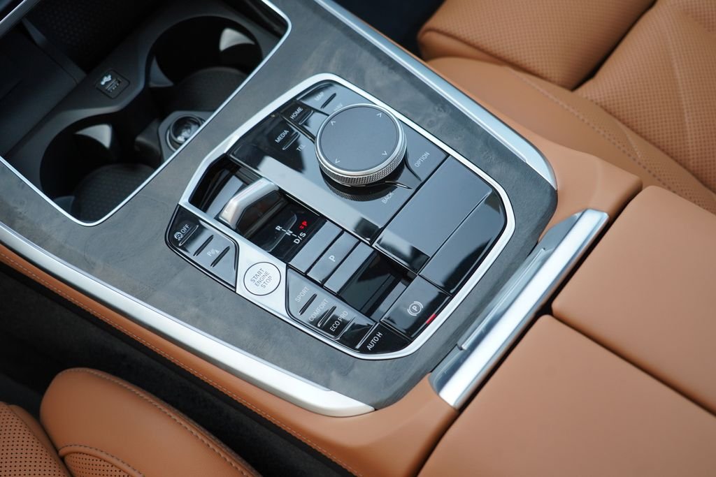 New 2026 Alpine White BMW sDrive40i image 17