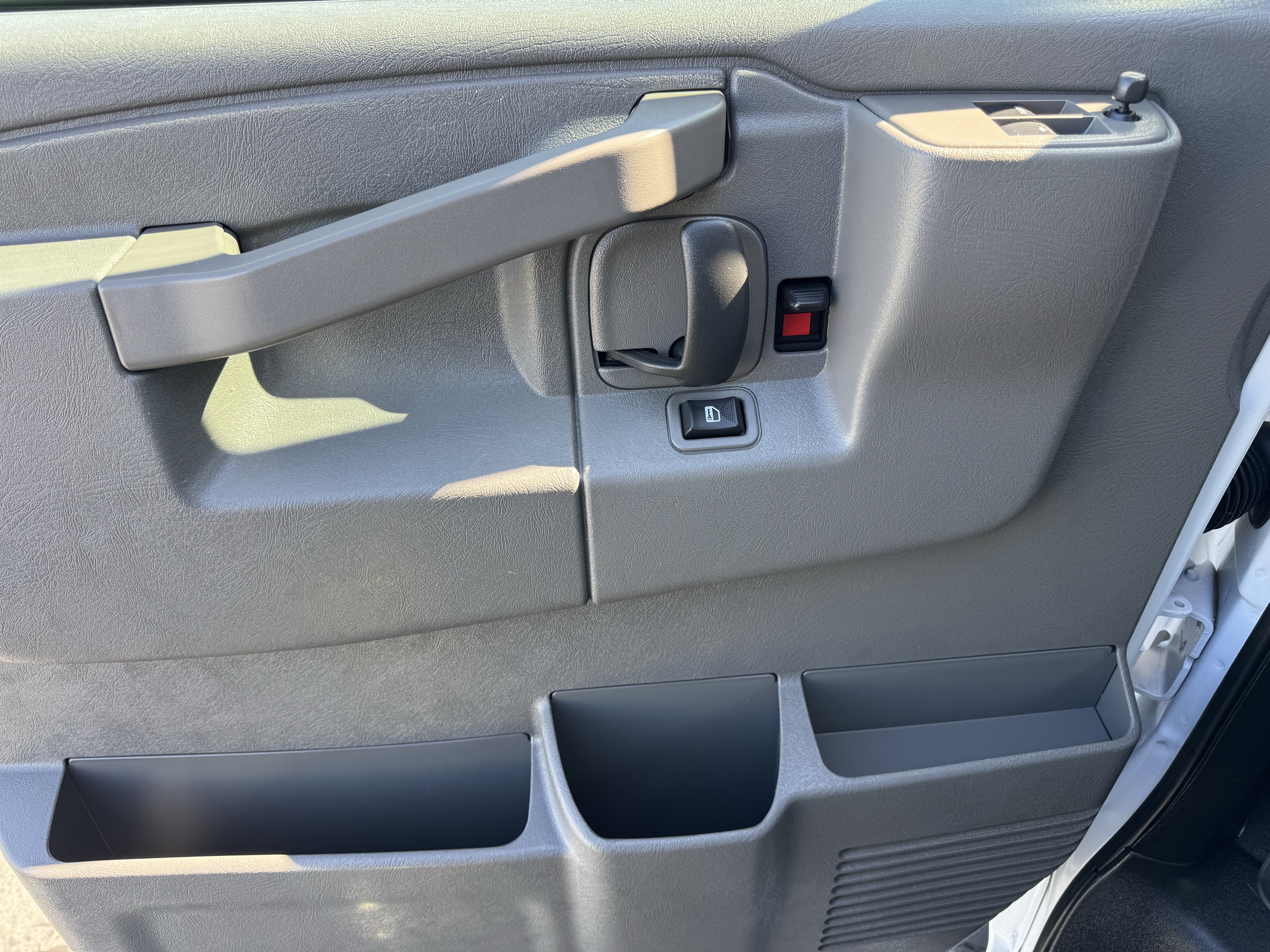 2025 Chevrolet Express Passenger LT - Photo 10