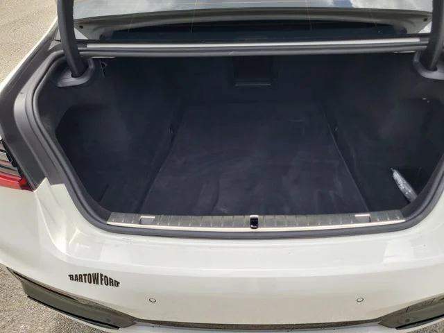 Used 2022 White BMW 750i xDrive image 11