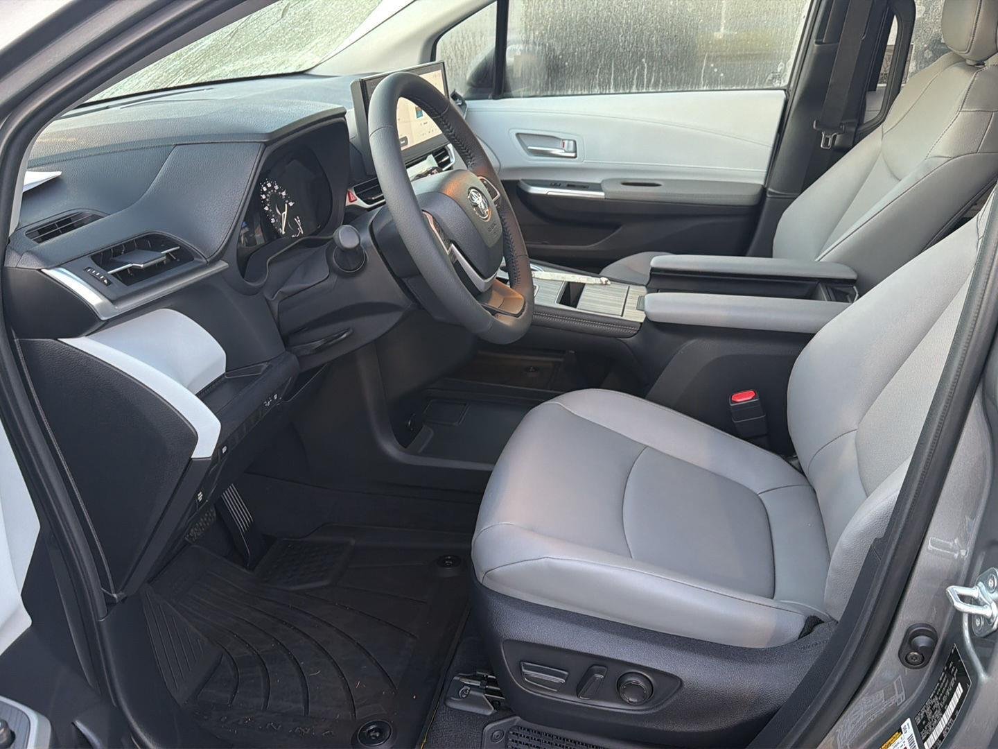 New 2026 Heavy Metal Toyota XLE 8-Passenger image 10