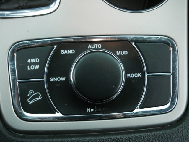 Used 2019 White Jeep Limited image 28