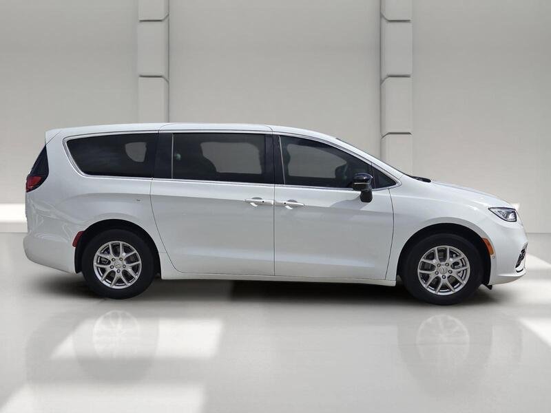 2026 Chrysler Pacifica Select - Photo 6