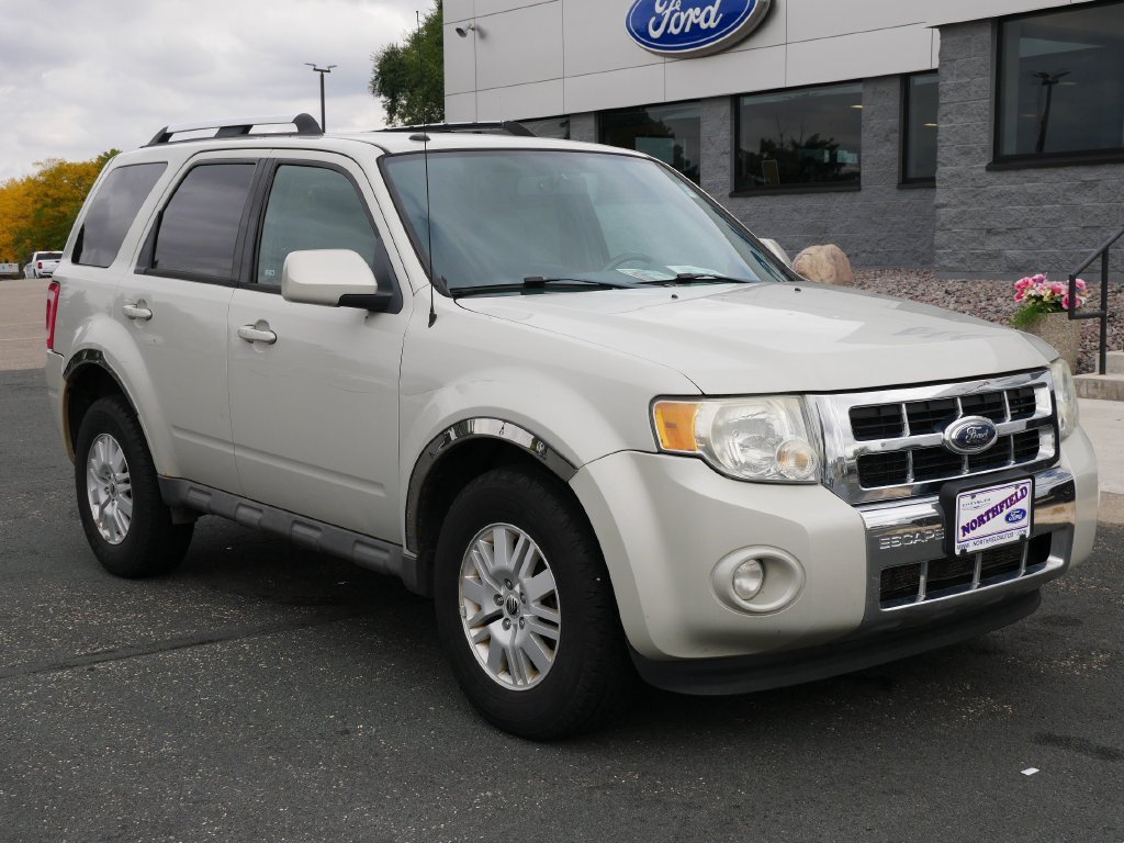 Used 2009 Ford Escape Limited with VIN 1FMCU94G49KB77208 for sale in Northfield, Minnesota