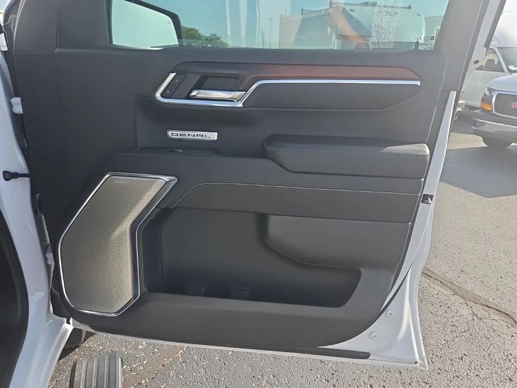 Used 2024 White Frost Tricoat GMC Denali image 9