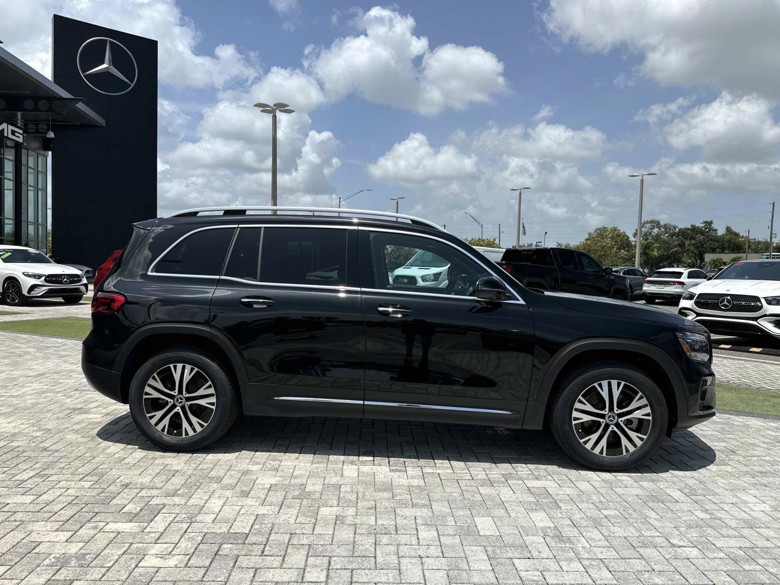 New 2026 Black Mercedes-Benz 250 SUV image 7