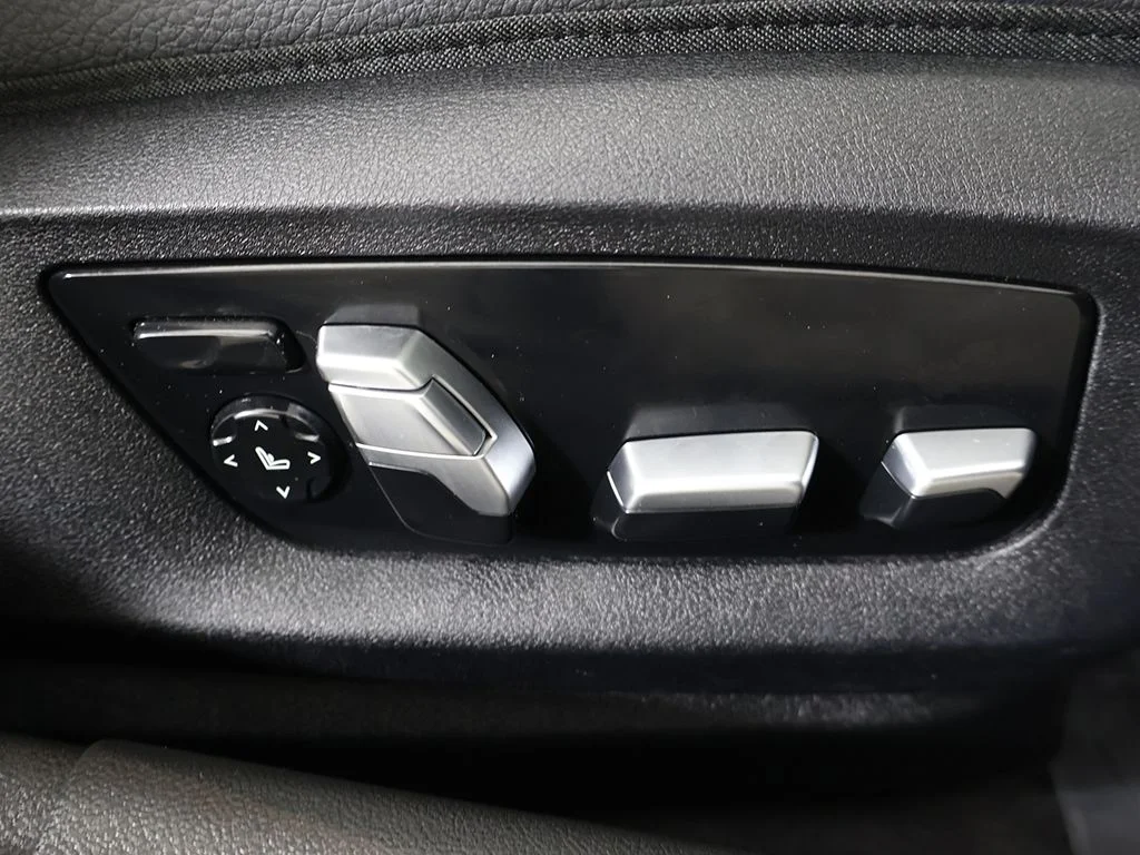 Used 2018 Dark Graphite BMW 530e xDrive iPerformance image 36