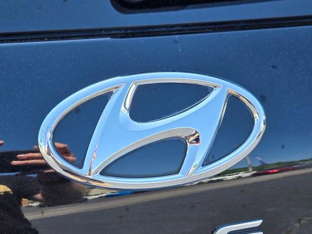 Used 2025 Black Hyundai SEL image 18