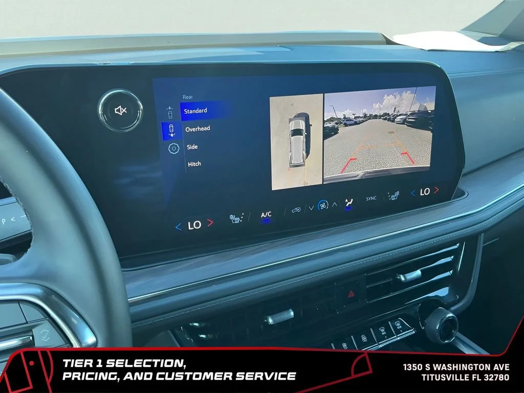 Used 2025 Summit White Chevrolet LT image 29
