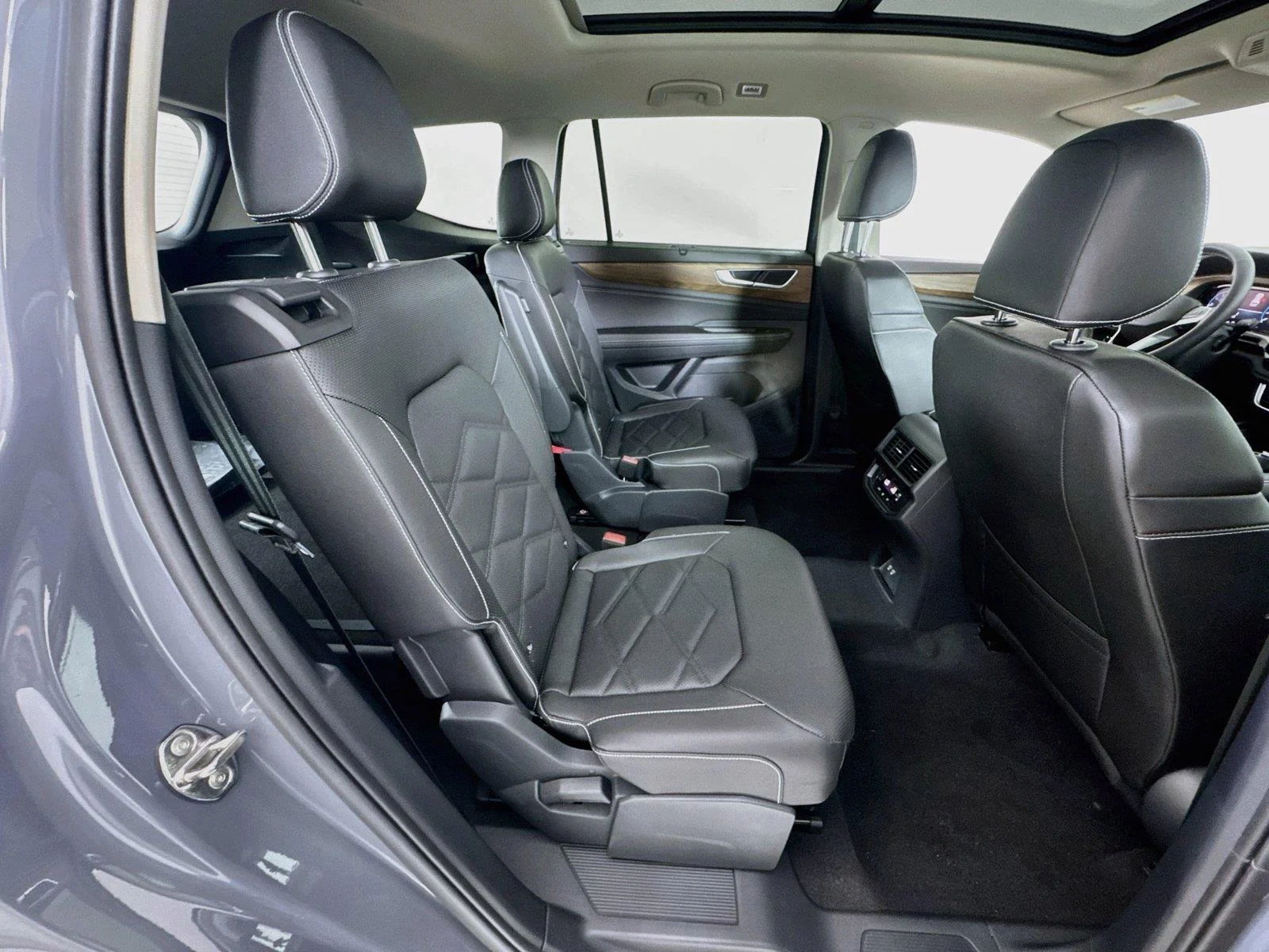 New 2026 Pure Gray Volkswagen 2.0T SE w/Technology image 28