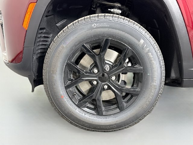 New 2026 Velvet Red Pearl-Coat Exterior Paint Jeep Altitude image 31