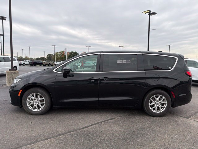 Used 2024 Black Chrysler Touring L image 5