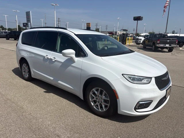 Used 2022 White Chrysler Touring L image 3