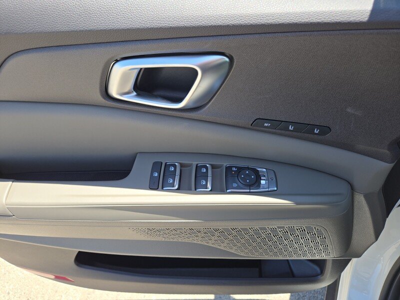 New 2026 Snow White Pearl Kia EX image 10