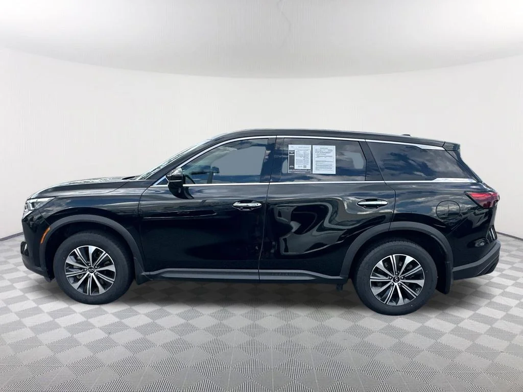 Used 2024 Black INFINITI PURE image 8