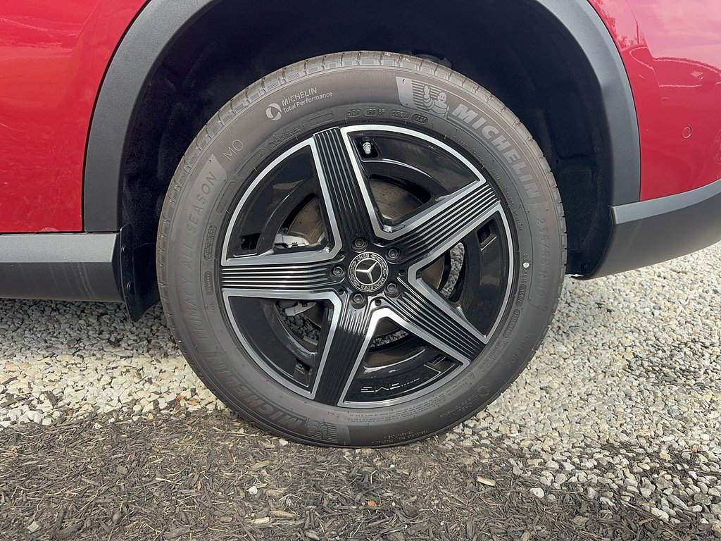 New 2026 MANUFAKTUR Patagonia Red Metallic Mercedes-Benz GLC 300 4MATIC® image 8