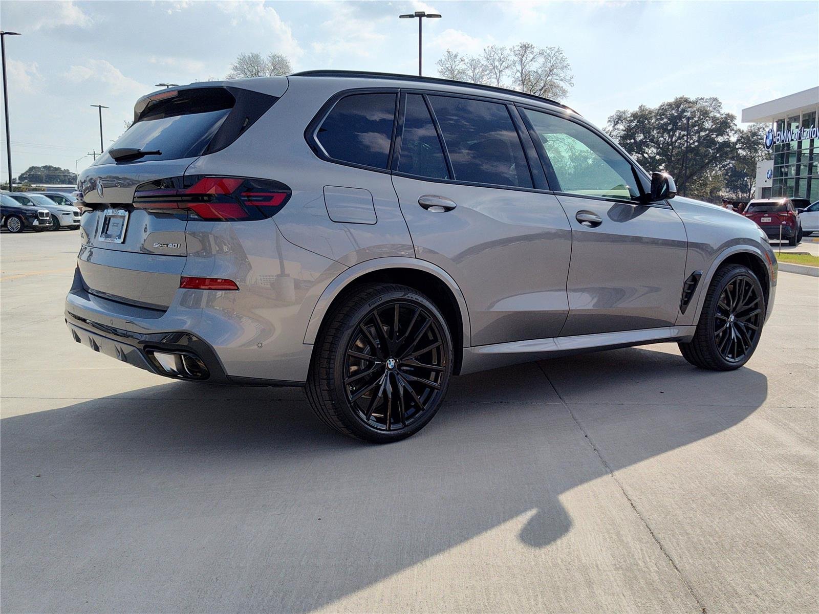 New 2026 Skyscraper Grey Metallic BMW sDrive40i image 5