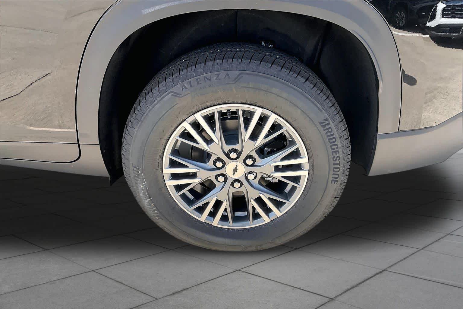 2027 Chevrolet Traverse LT - Photo 12