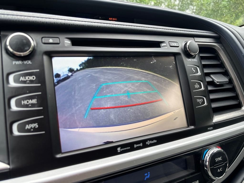 Used 2018 White Toyota LE image 31