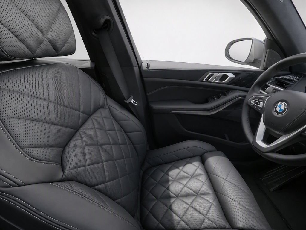 Certified Used 2025 Black Sapphire Metallic BMW xDrive40i image 26