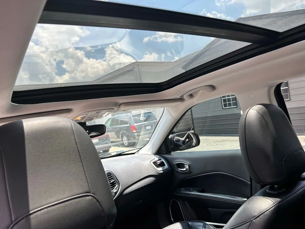 Used 2020 Gray Jeep Latitude image 9
