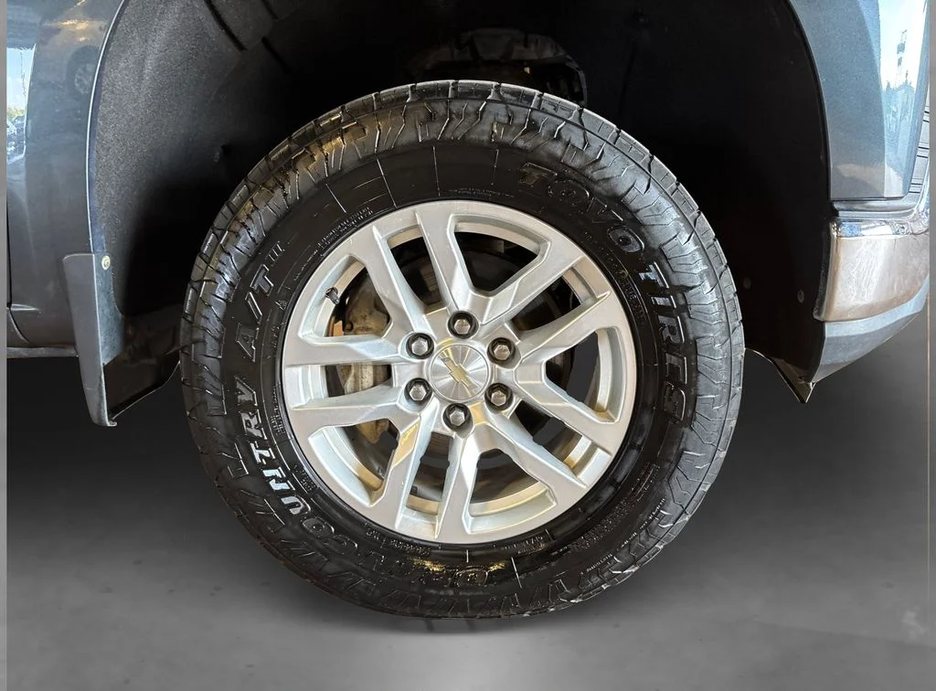 Used 2020 Shadow Gray Metallic Chevrolet LT image 23