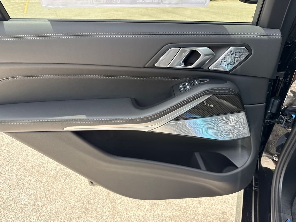 New 2027 Black BMW M60i image 21