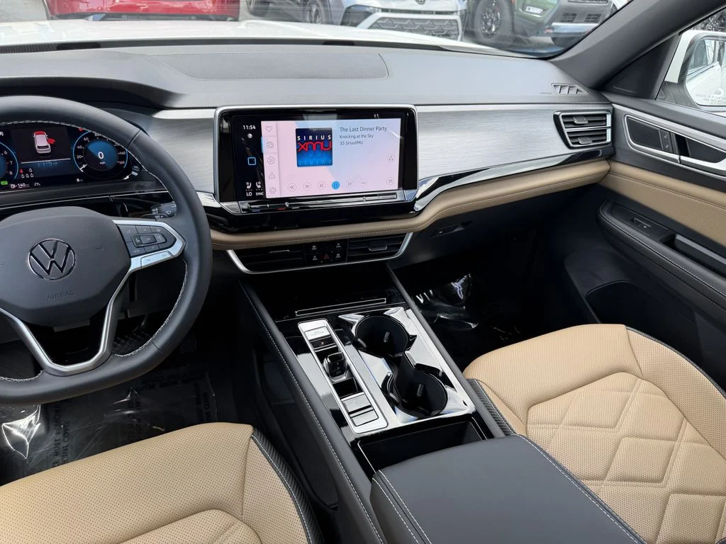 New 2026 White/off-white Volkswagen SE w/Technology image 18