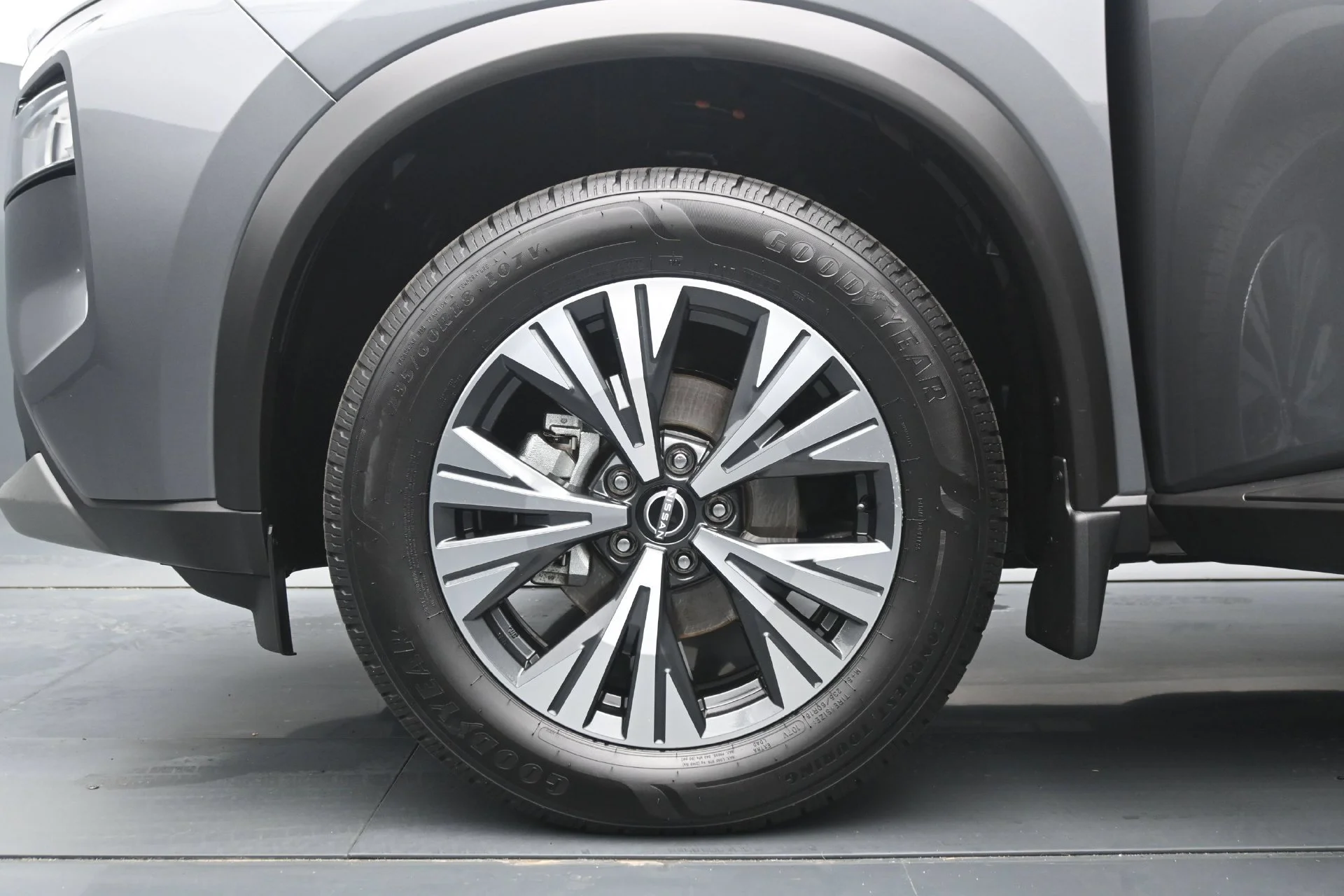 Used 2023 Gun Metallic Nissan SV image 31